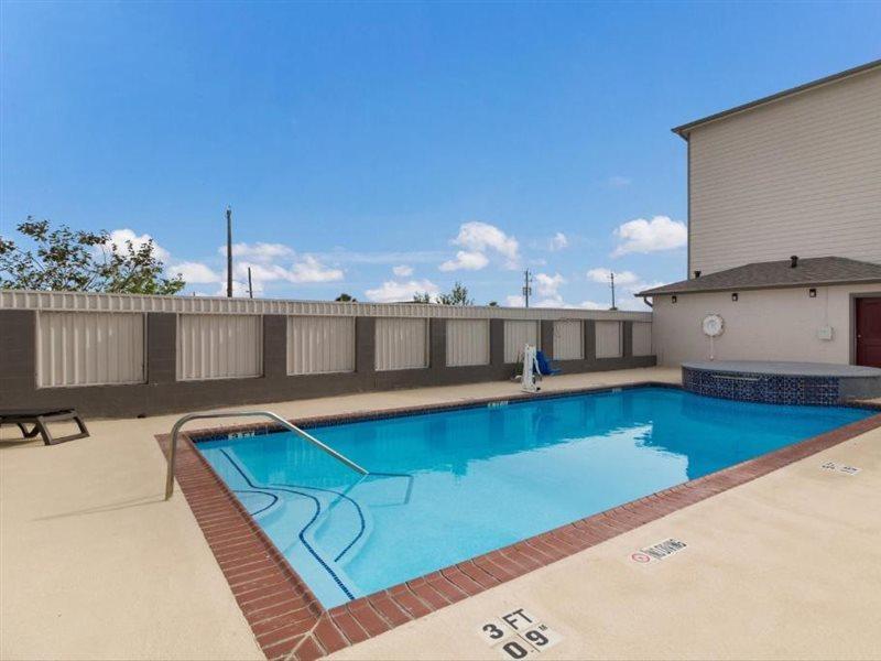 Red Roof Inn Plus + Galveston - Beachfront Екстер'єр фото