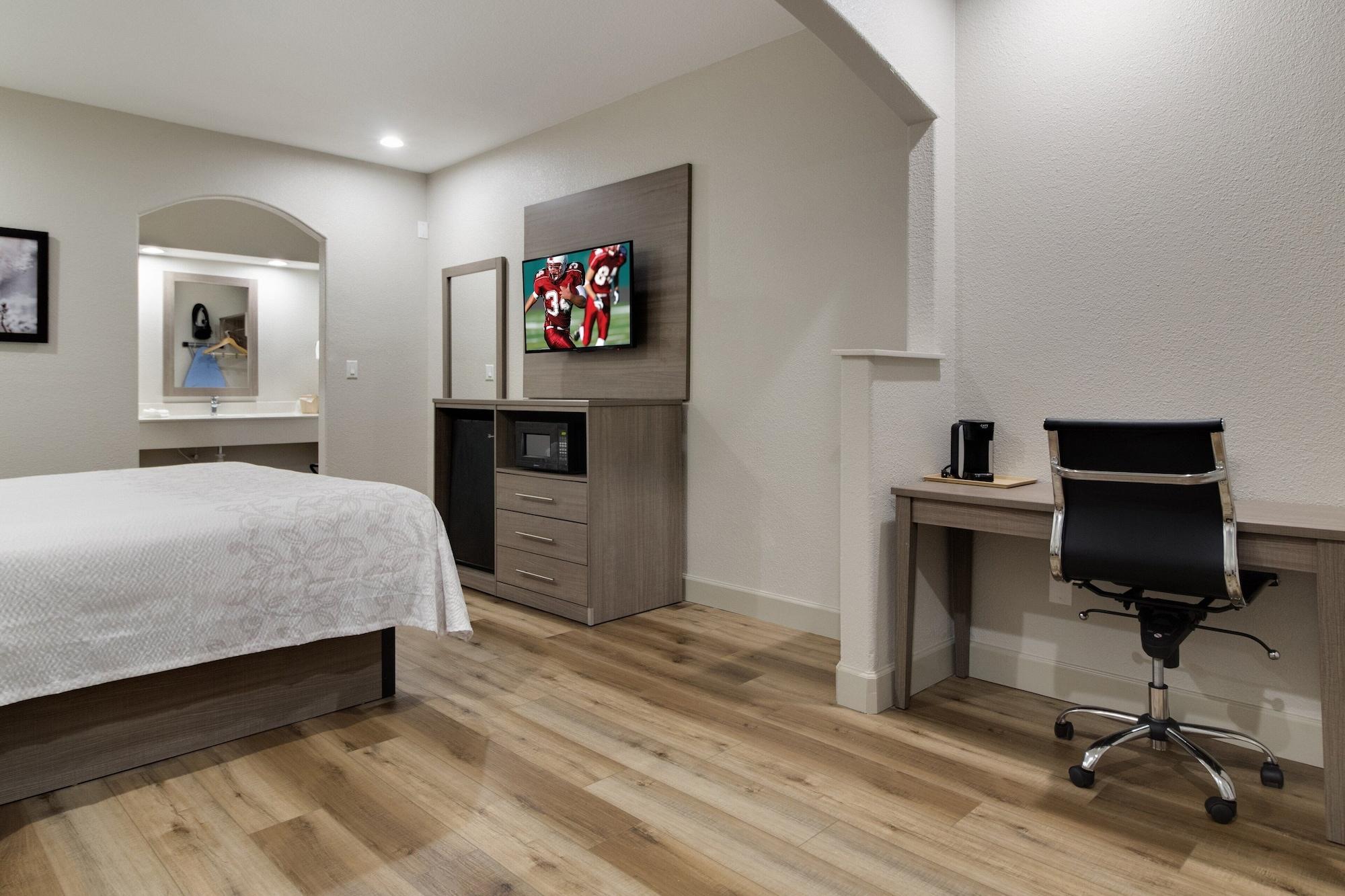 Red Roof Inn Plus + Galveston - Beachfront Екстер'єр фото