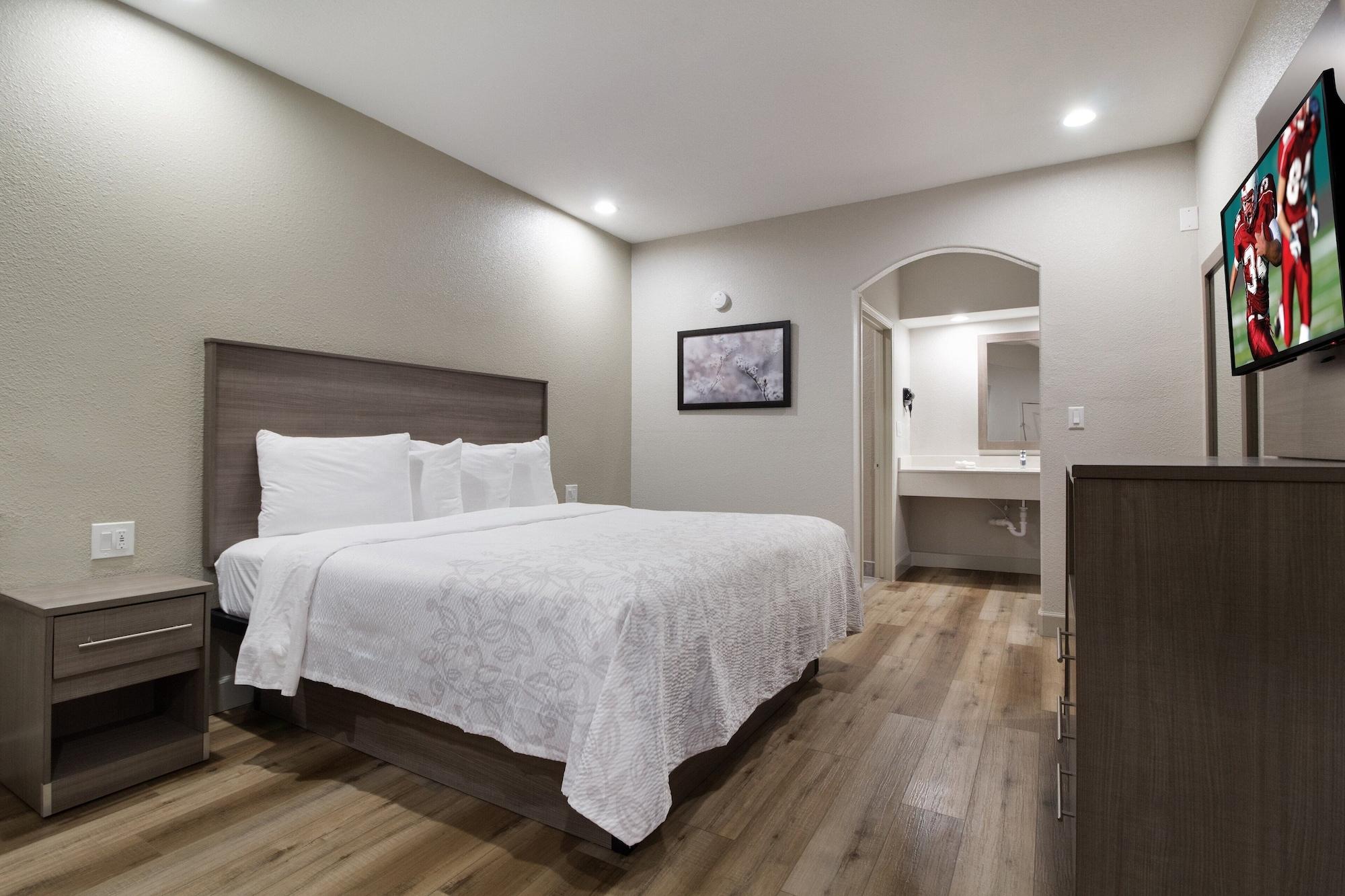 Red Roof Inn Plus + Galveston - Beachfront Екстер'єр фото
