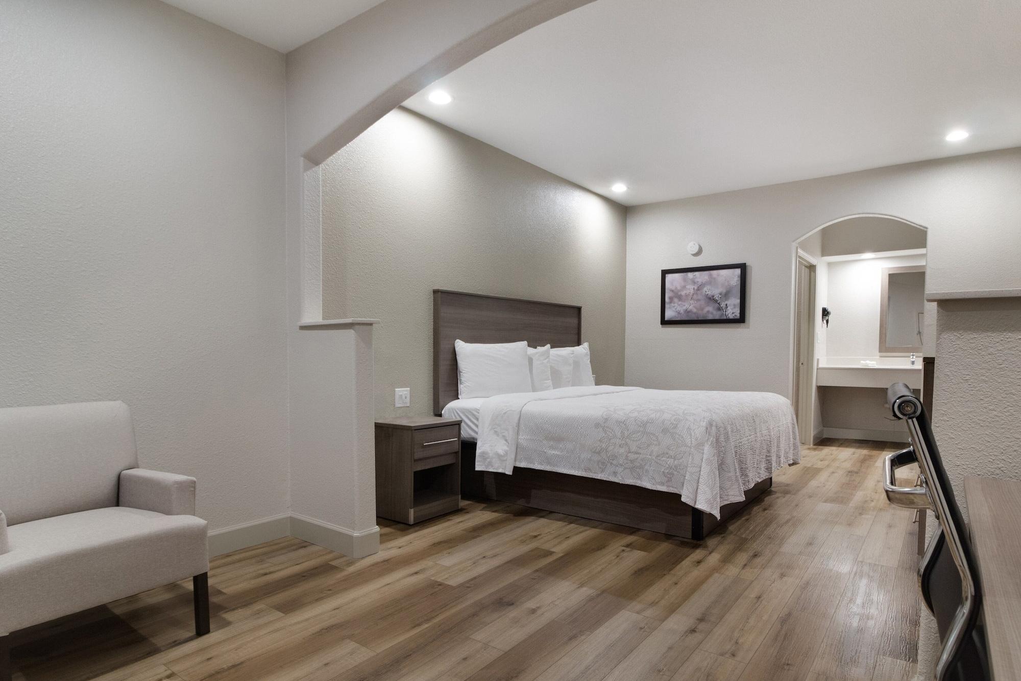 Red Roof Inn Plus + Galveston - Beachfront Екстер'єр фото