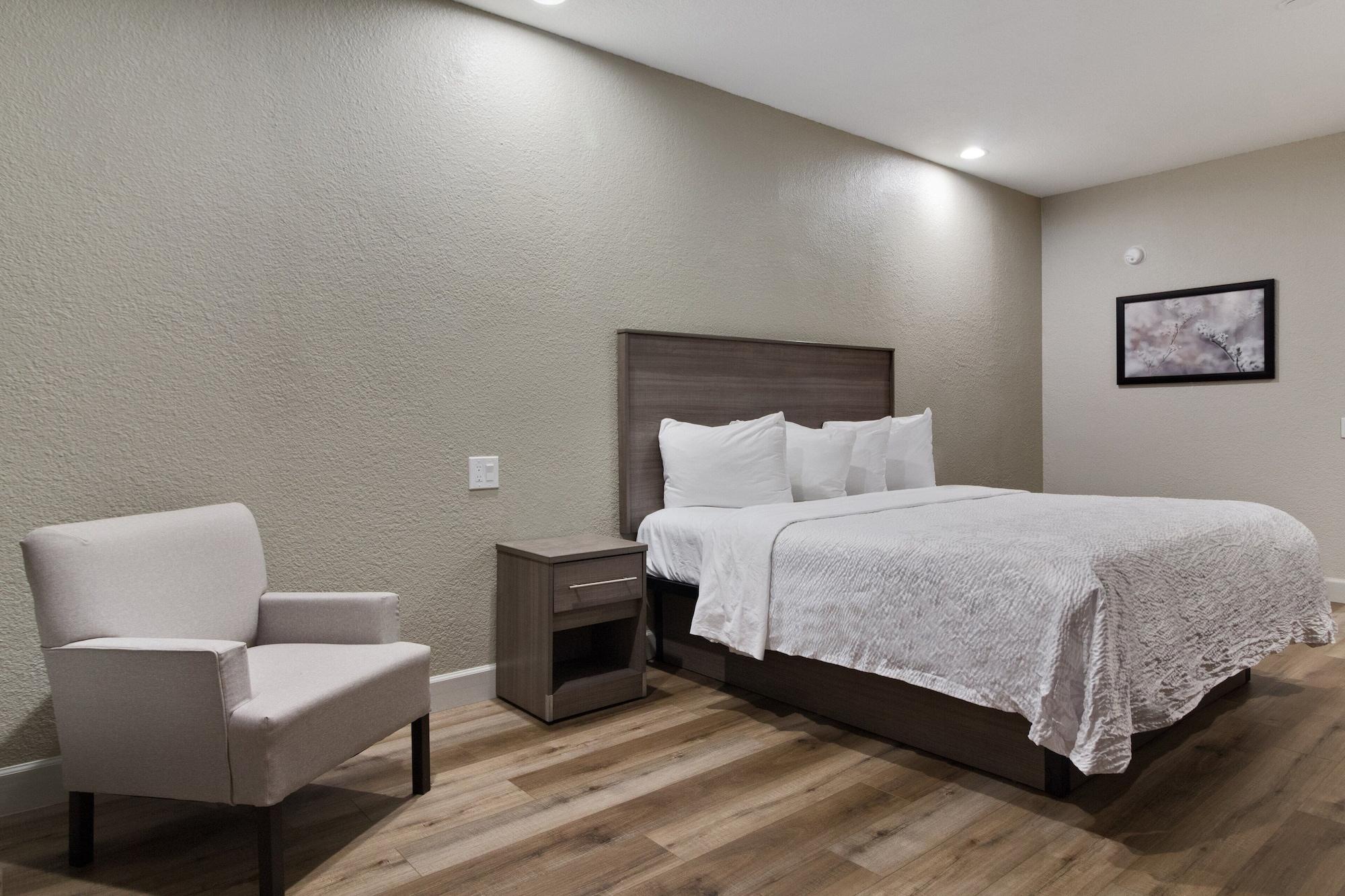 Red Roof Inn Plus + Galveston - Beachfront Екстер'єр фото