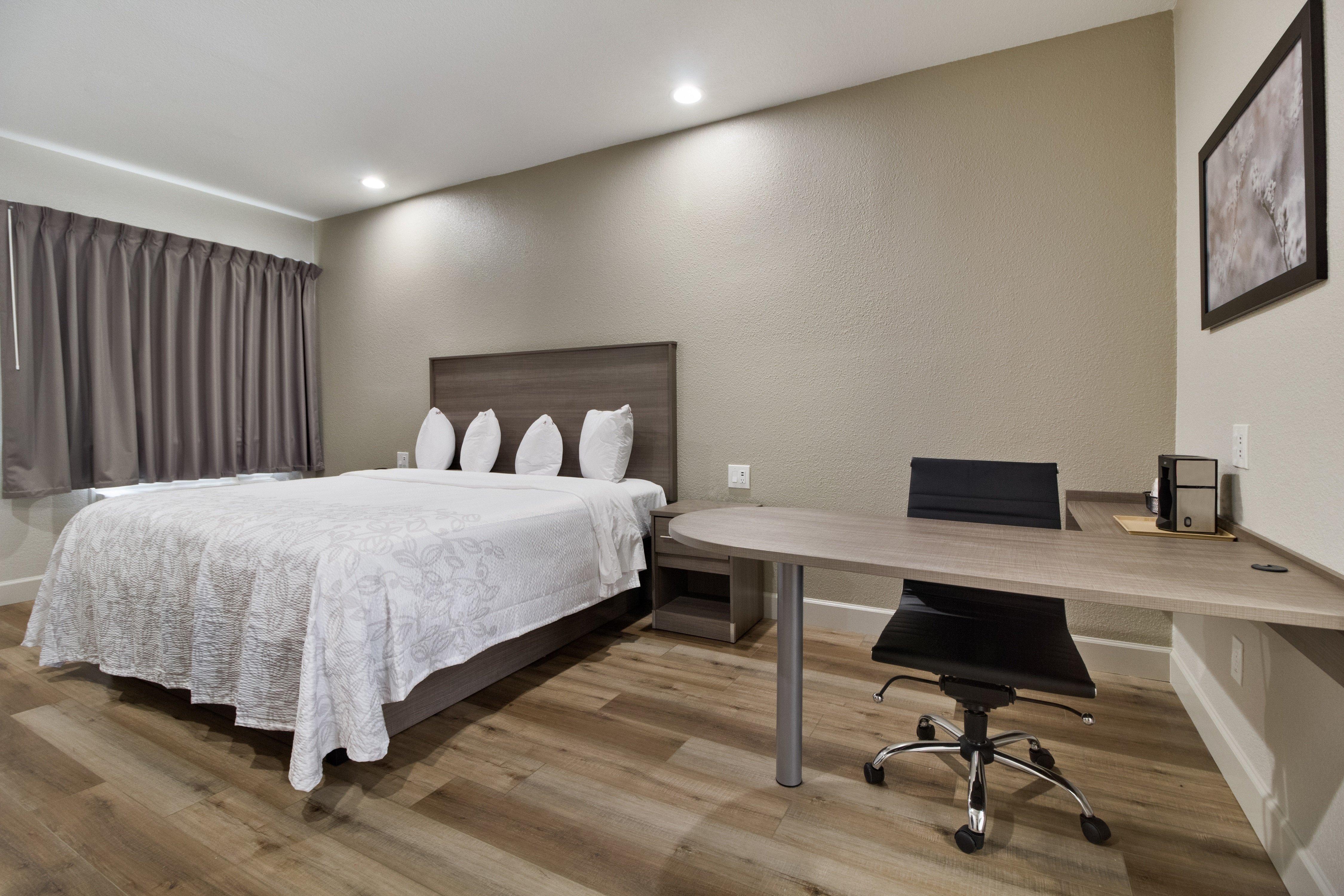 Red Roof Inn Plus + Galveston - Beachfront Екстер'єр фото