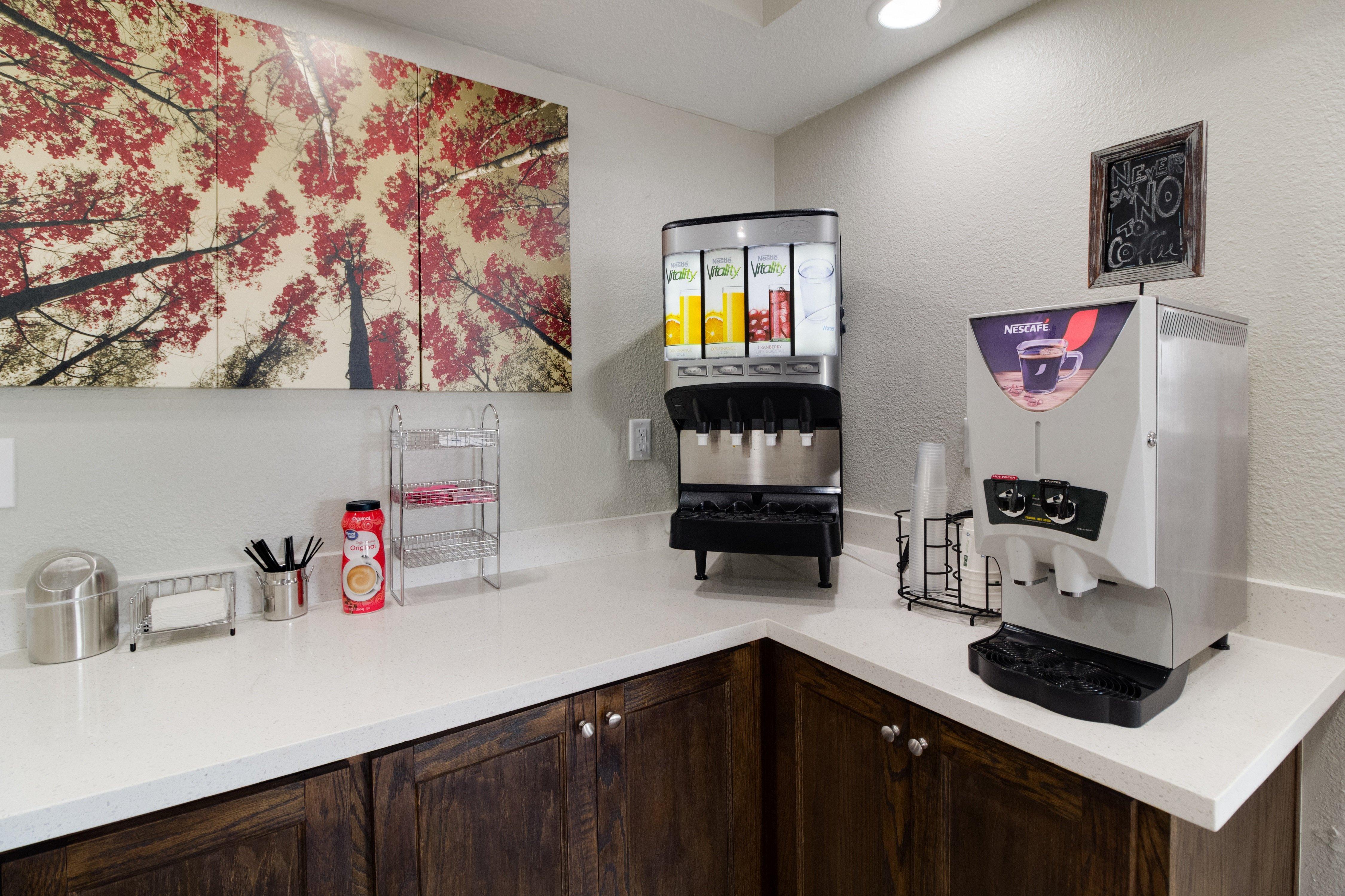 Red Roof Inn Plus + Galveston - Beachfront Екстер'єр фото