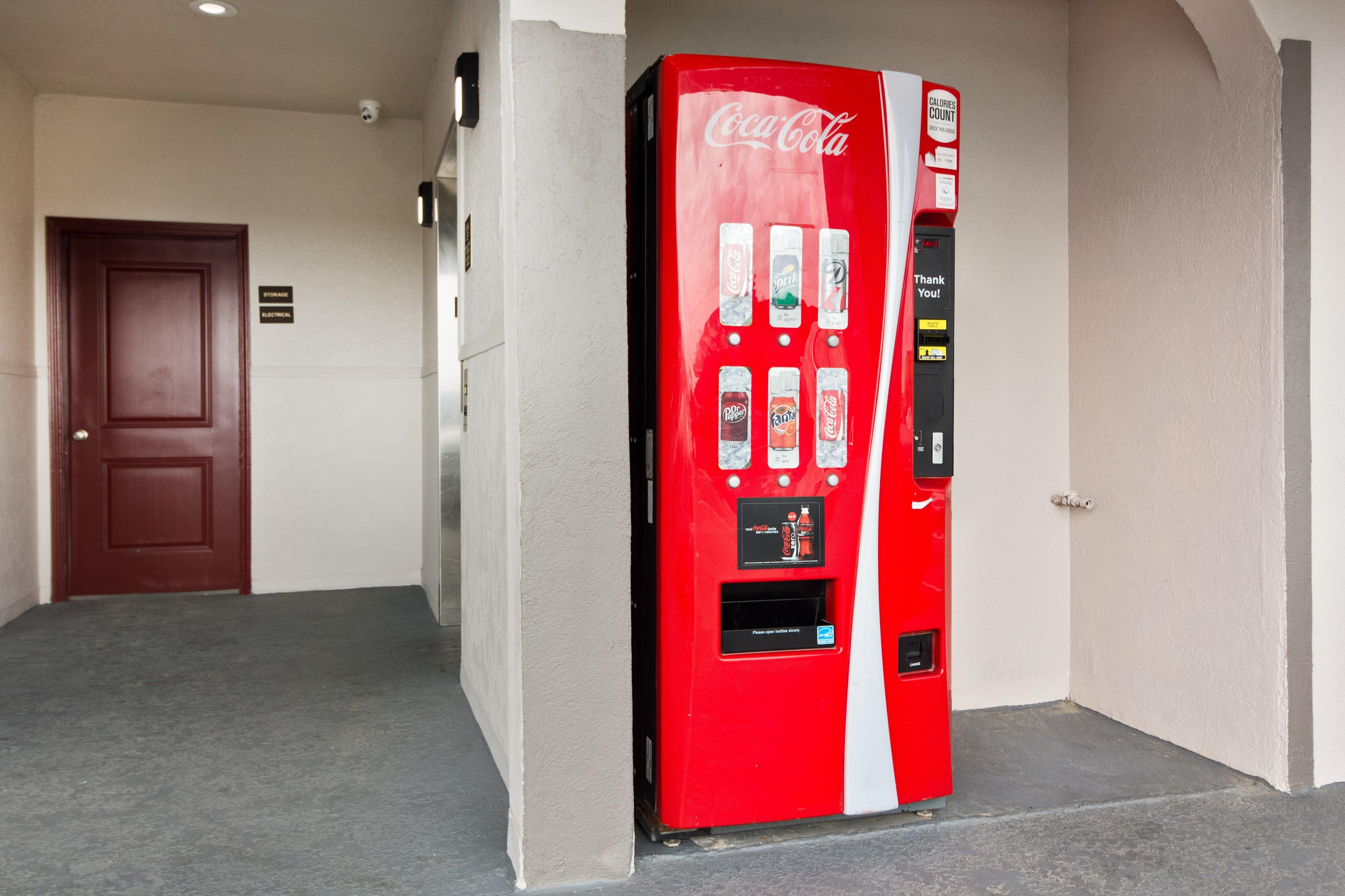 Red Roof Inn Plus + Galveston - Beachfront Екстер'єр фото