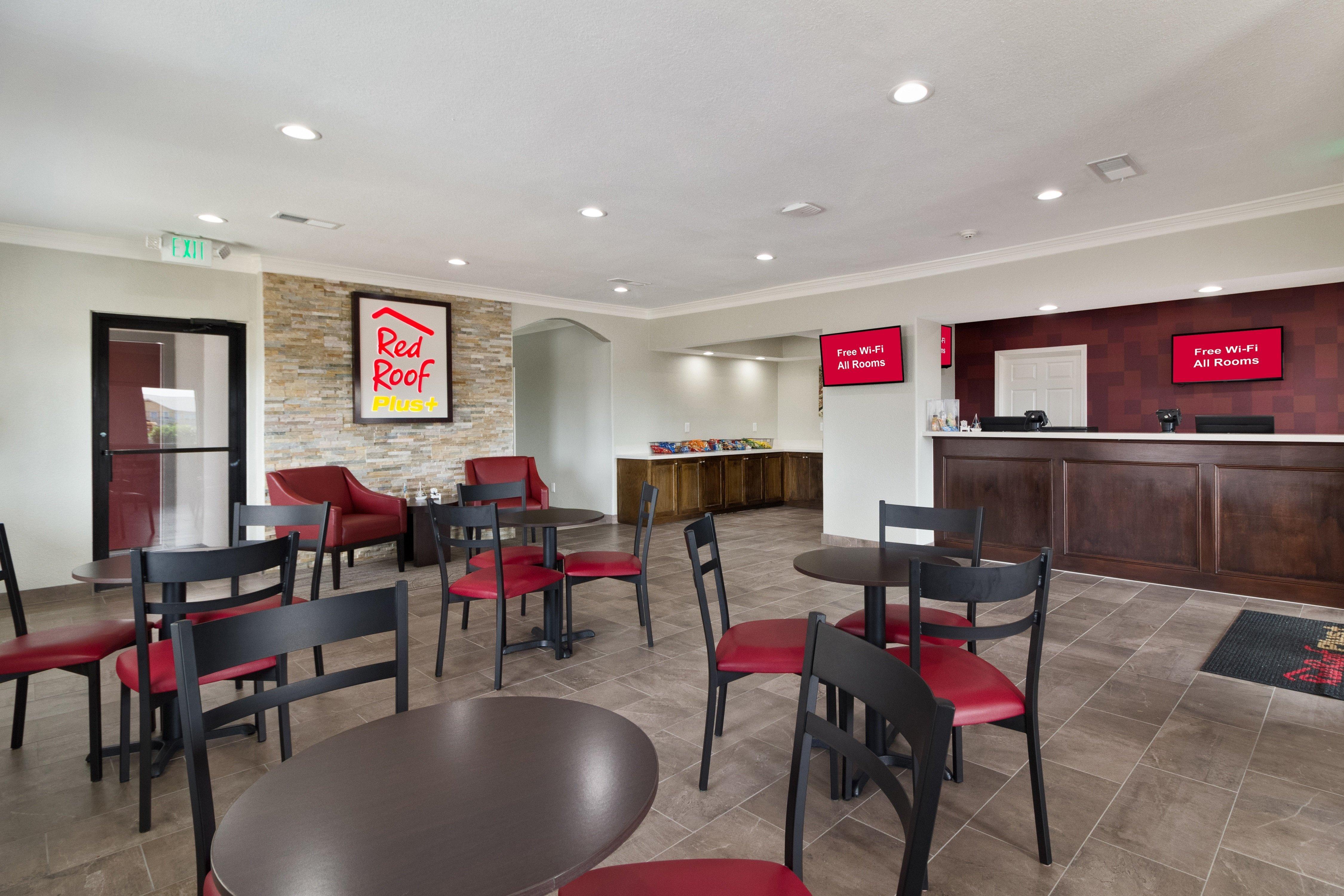 Red Roof Inn Plus + Galveston - Beachfront Екстер'єр фото