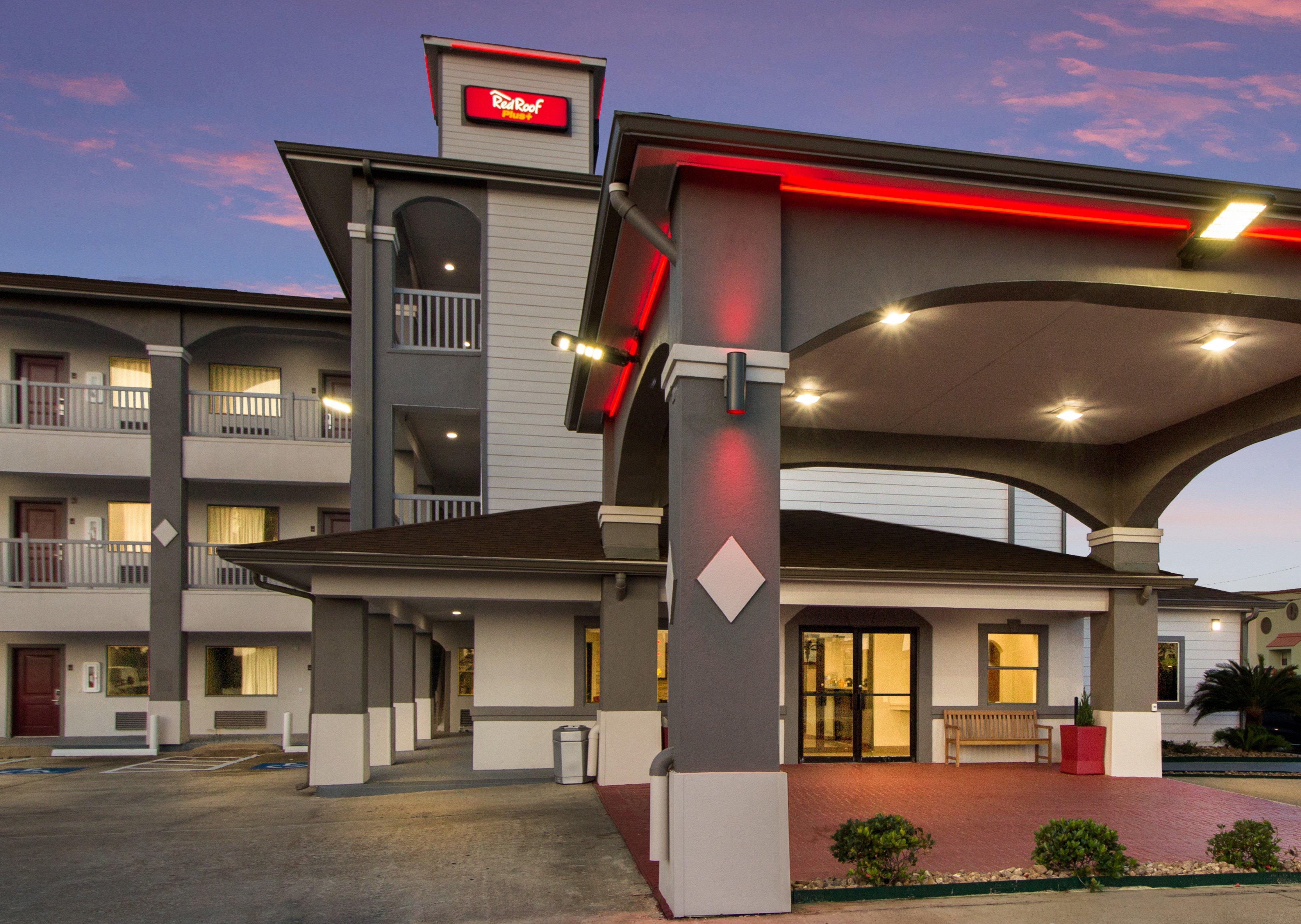 Red Roof Inn Plus + Galveston - Beachfront Екстер'єр фото