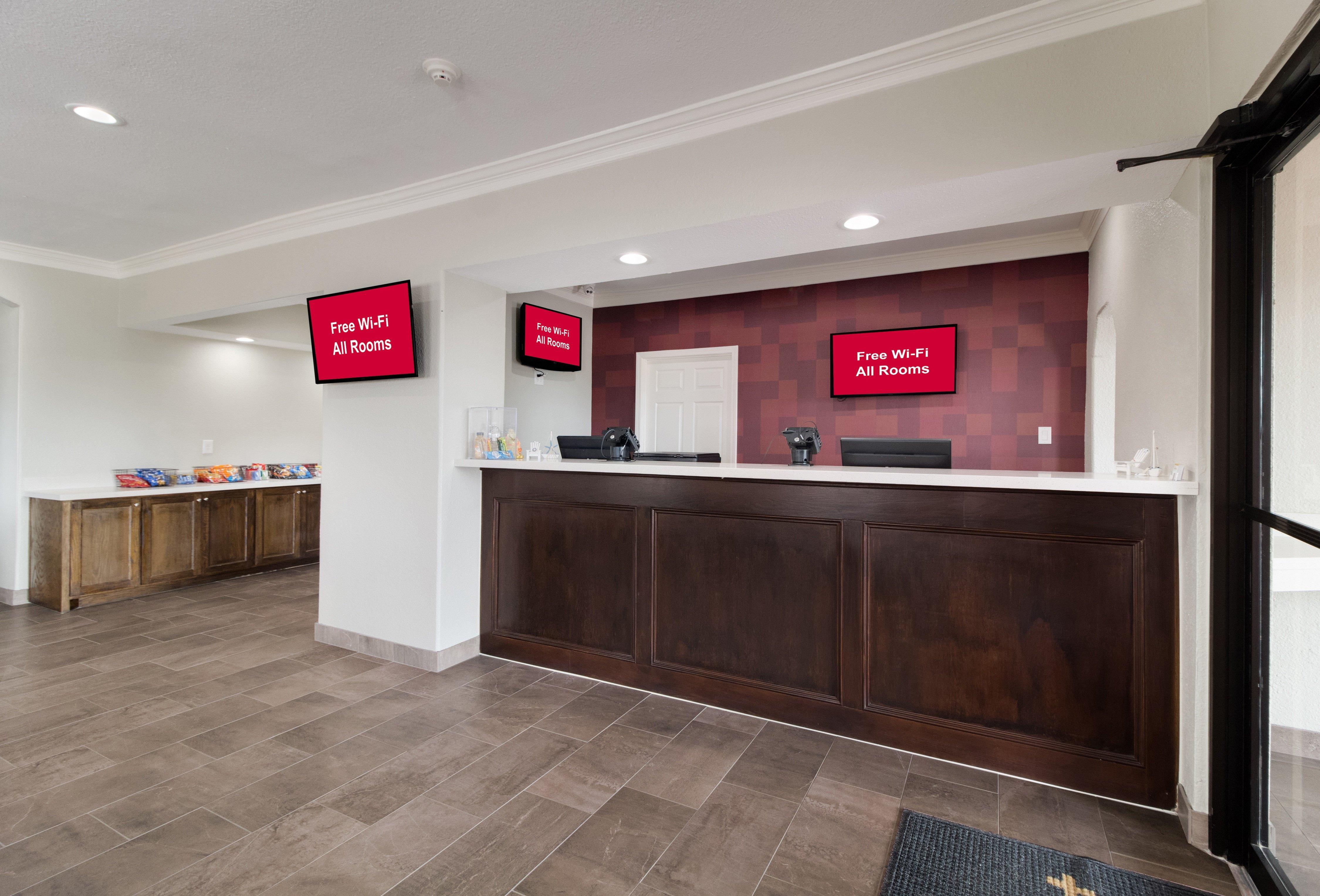 Red Roof Inn Plus + Galveston - Beachfront Екстер'єр фото