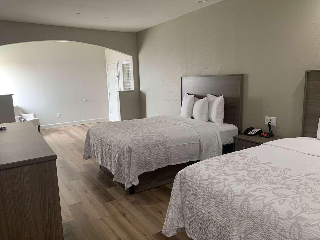 Red Roof Inn Plus + Galveston - Beachfront Номер фото