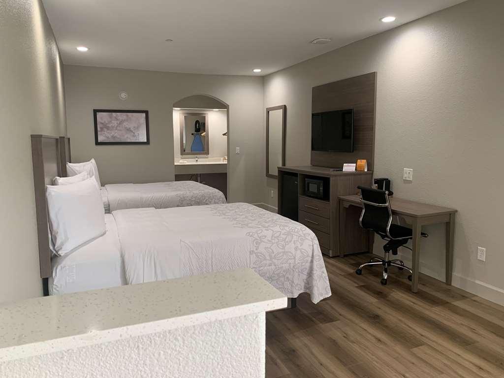 Red Roof Inn Plus + Galveston - Beachfront Номер фото