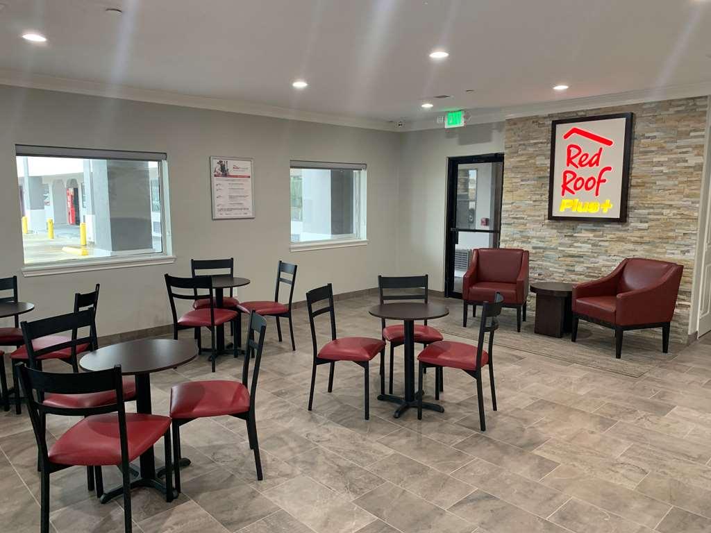 Red Roof Inn Plus + Galveston - Beachfront Інтер'єр фото