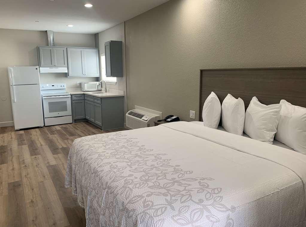 Red Roof Inn Plus + Galveston - Beachfront Номер фото