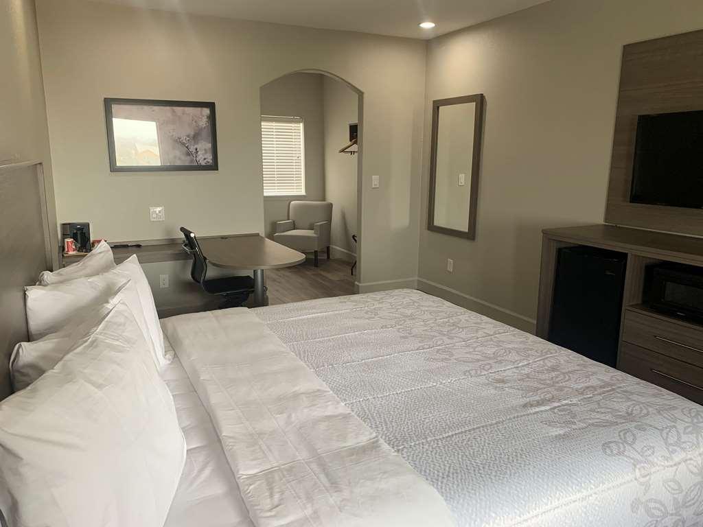 Red Roof Inn Plus + Galveston - Beachfront Номер фото